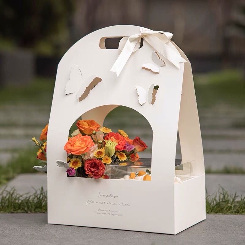A diferencia de los ramos de flores que pueden marchitarse rápidamente, las cajas para flores protegen y mantienen las flores frescas durante más tiempo.