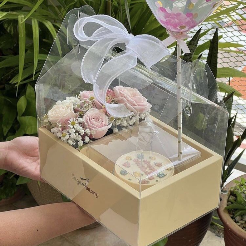 Agrega un toque especial incluyendo un mensaje personalizado en la caja para flores. Unas palabras sinceras pueden hacer que tu regalo sea aún más significativo.