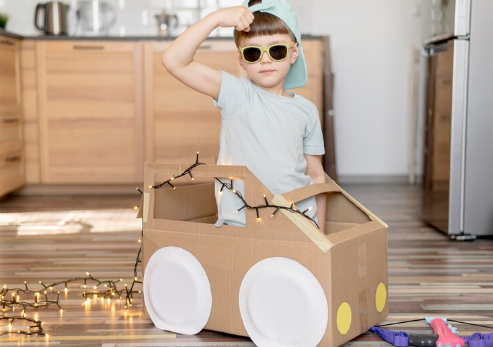 Fabrica juguetes para niños utilizando el cartón corrugado, desde autos hasta casitas la resistencia del material garantiza que los juguetes sean duraderos y, al mismo tiempo, contribuyas a prácticas más sostenibles.